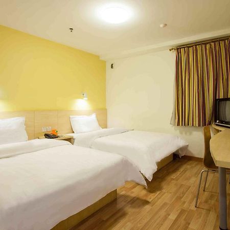 7Days Inn Wuhan Zhuankou Development Zone Jianghan University Room photo