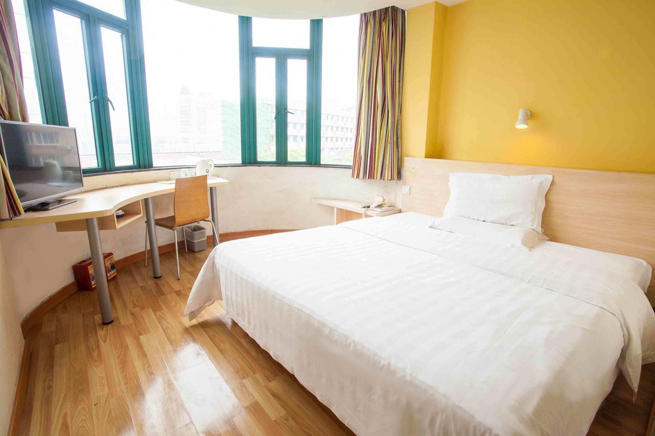 7Days Inn Wuhan Zhuankou Development Zone Jianghan University Room photo