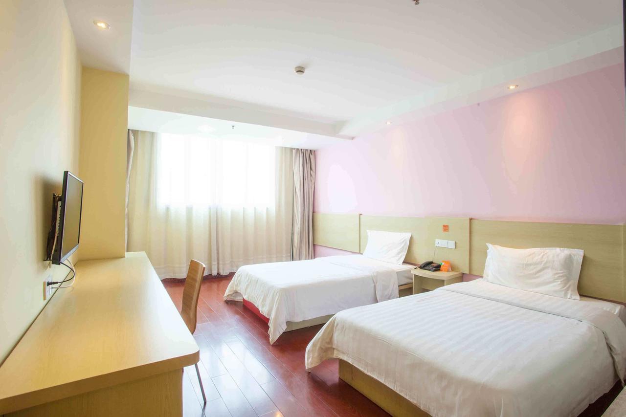 7Days Inn Wuhan Zhuankou Development Zone Jianghan University Room photo